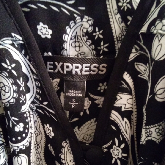 Womans S Express Black and White Relaxed Button Front Blouse Off Shoulders Flowy - Picture 4 of 5